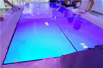 A case of touch function of LCD splicing screen belt in an exhibition hall of an enterprise in Shenzhen, a supplier of touch splicing screen of Shenzhen Huayun Shijie Technology Co., Ltd.